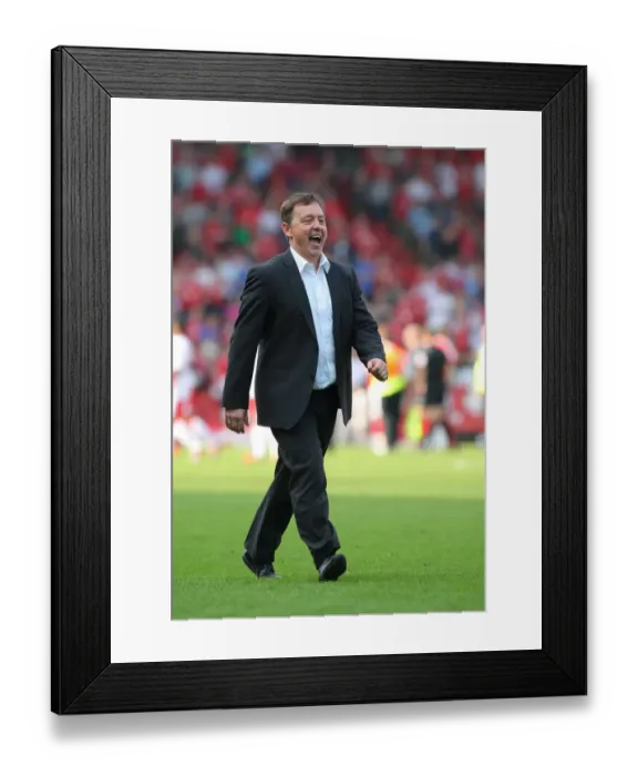 Framed Print : Billy Davies Celebrates Promotion: Nottingham Forest Secures Championship Win vs. Bristol City (25-04-2011)