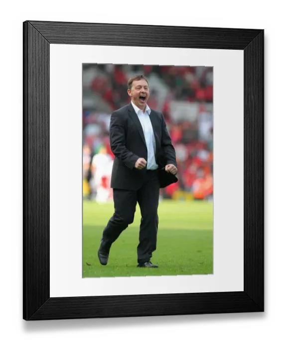 Framed Print : Billy Davis Celebrates Promotion: Nottingham Forest Secures Championship Win vs. Bristol City (25 / 04 / 2011) Framed Print : Billy Davis Celebrates Promotion: Nottingham Forest Secures Championship Win vs. Bristol City (25 / 04 / 2011)