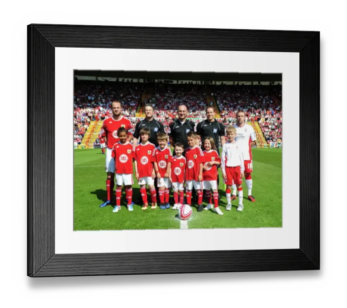 Framed Print : Football Showdown: Bristol City vs. Nottingham Forest - Season 10-11 Framed Print : Football Showdown: Bristol City vs. Nottingham Forest - Season 10-11