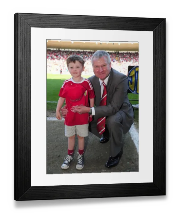 Framed Print : Football Rivalry: Bristol City vs. Nottingham Forest - Season 10-11