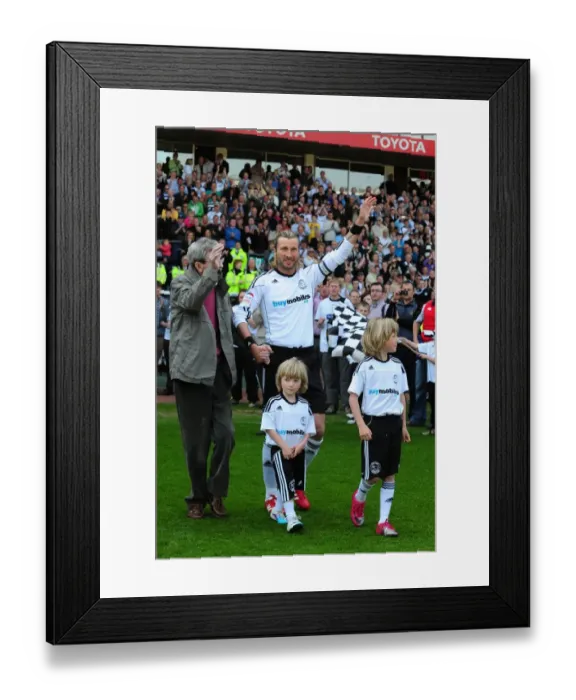 Framed Print : Robbie Savage's Emotional Farewell: Last Game at Pride Park with Family - Derby County vs. Bristol City (30 / 04 / 2011) Framed Print : Robbie Savage's Emotional Farewell: Last Game at Pride Park with Family - Derby County vs. Bristol City (30 / 04 / 2011)