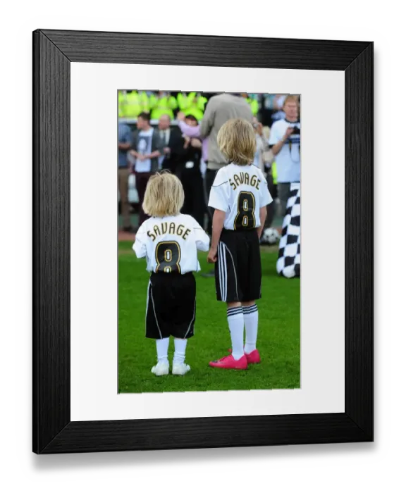 Framed Print : Derby County: Robbie Savage and His Children Lead Out the Team vs. Bristol City (30th April 2011, Championship) Framed Print : Derby County: Robbie Savage and His Children Lead Out the Team vs. Bristol City (30th April 2011, Championship)