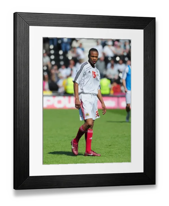 Framed Print : Bobby Reid's Thrilling Performance: Derby County vs. Bristol City (Championship, 30 / 04 / 2011) Framed Print : Bobby Reid's Thrilling Performance: Derby County vs. Bristol City (Championship, 30 / 04 / 2011)