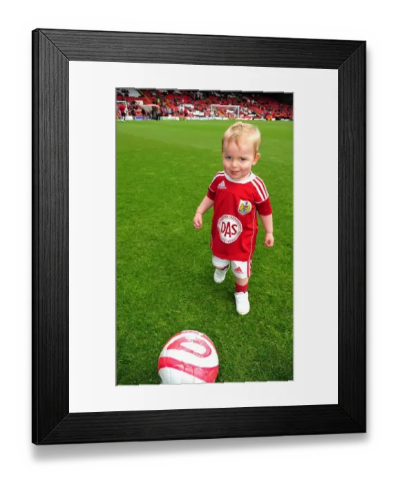 Framed Print : Championship Showdown: Bristol City vs Hull City at Ashton Gate Stadium (07 / 05 / 2011) Framed Print : Championship Showdown: Bristol City vs Hull City at Ashton Gate Stadium (07 / 05 / 2011)