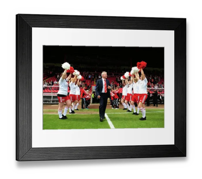 Framed Print : Emotional Farewell: Steve Lansdown's Last Game as Bristol City Chairman (Bristol City v Hull City, 07 / 05 / 2011) Framed Print : Emotional Farewell: Steve Lansdown's Last Game as Bristol City Chairman (Bristol City v Hull City, 07 / 05 / 2011)