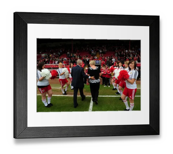 Framed Print : Emotional Farewell: Steve Lansdown Bids Adieu as Bristol City Chairman (07 / 05 / 2011) Framed Print : Emotional Farewell: Steve Lansdown Bids Adieu as Bristol City Chairman (07 / 05 / 2011)