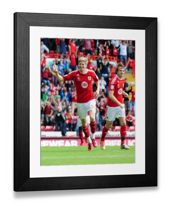 Framed Print : Jon Stead Scores the Thrilling Opener: Championship Showdown at Ashton Gate - May 2011 (Bristol City vs. Hull City)
