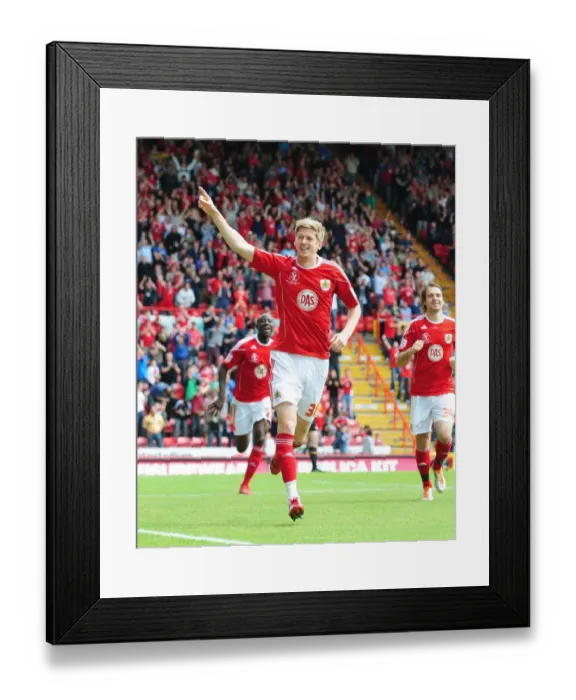 Framed Print : Jon Stead Scores Championship Opener: Bristol City vs. Hull City (07 / 05 / 2011) Framed Print : Jon Stead Scores Championship Opener: Bristol City vs. Hull City (07 / 05 / 2011)