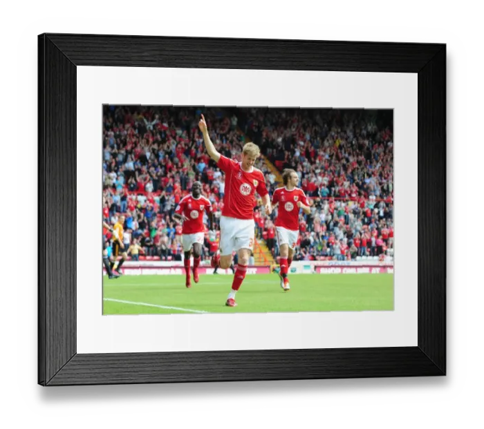 Framed Print : Bristol City's Jon Stead Scores Opener in Championship Clash vs. Hull City (07-05-2011)