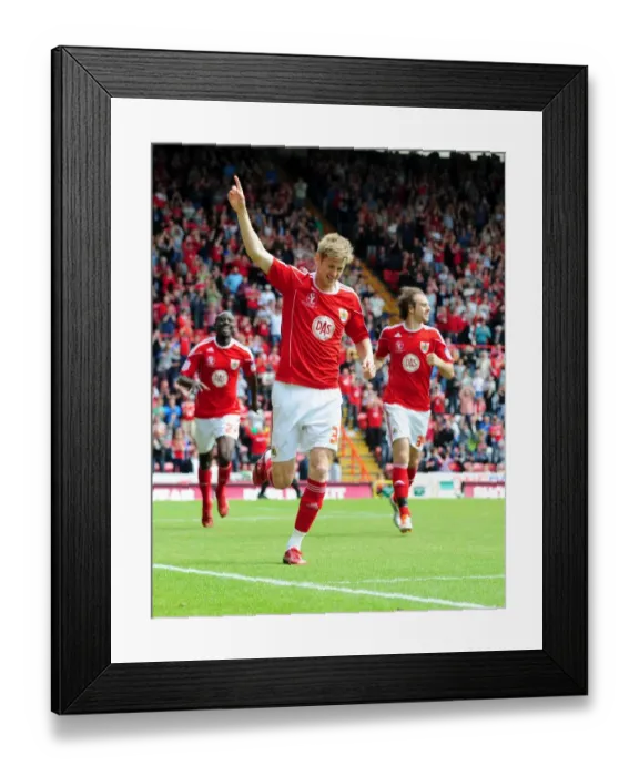 Framed Print : Jon Stead Scores the Opener: Thrilling Championship Clash at Ashton Gate - May 2011 (Bristol City vs Hull City) Framed Print : Jon Stead Scores the Opener: Thrilling Championship Clash at Ashton Gate - May 2011 (Bristol City vs Hull City)