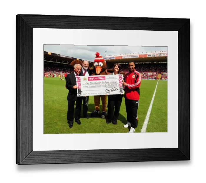 Framed Print : Championship Showdown: Bristol City vs. Hull City at Ashton Gate Stadium (07 / 05 / 2011) Framed Print : Championship Showdown: Bristol City vs. Hull City at Ashton Gate Stadium (07 / 05 / 2011)