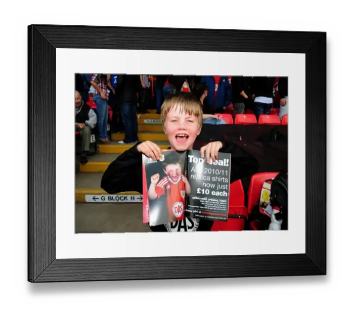 Framed Print : Championship Showdown: Bristol City vs Hull City at Ashton Gate Stadium (07 / 05 / 2011) Framed Print : Championship Showdown: Bristol City vs Hull City at Ashton Gate Stadium (07 / 05 / 2011)