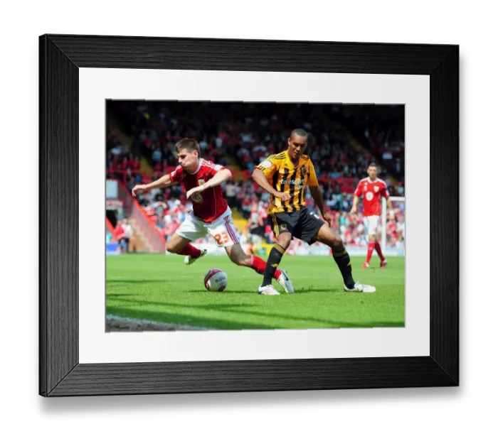 Framed Print : Bristol City's Joe Edwards Fights for Possession Against Hull City's Jay Simpson - Championship Clash, May 2011 Framed Print : Bristol City's Joe Edwards Fights for Possession Against Hull City's Jay Simpson - Championship Clash, May 2011
