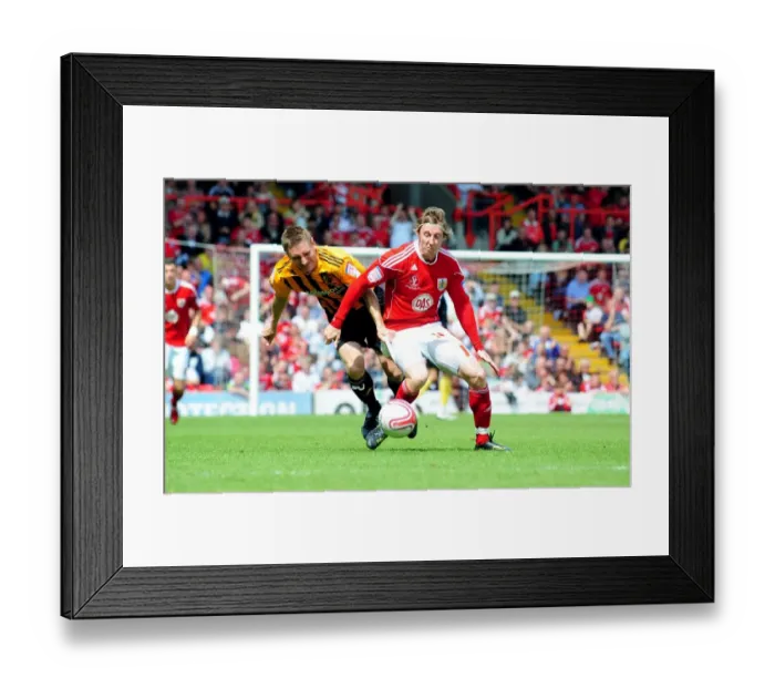 Framed Print : Bristol City vs Hull City: Martyn Woolford vs Andy Dawson - Championship Battle at Ashton Gate, 07 / 05 / 2011 Framed Print : Bristol City vs Hull City: Martyn Woolford vs Andy Dawson - Championship Battle at Ashton Gate, 07 / 05 / 2011