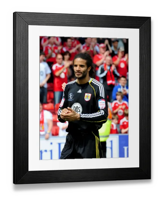 Framed Print : David James in Action: Championship Showdown - Bristol City vs. Hull City, May 2011 Framed Print : David James in Action: Championship Showdown - Bristol City vs. Hull City, May 2011