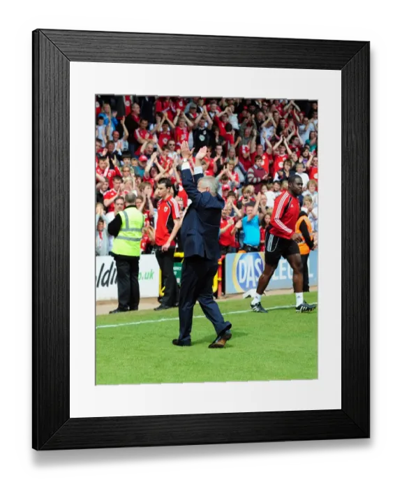 Framed Print : Emotional Farewell: Steve Lansdown Bids Adieu as Bristol City FC Chairman (Bristol City v Hull City, 07-05-2011)