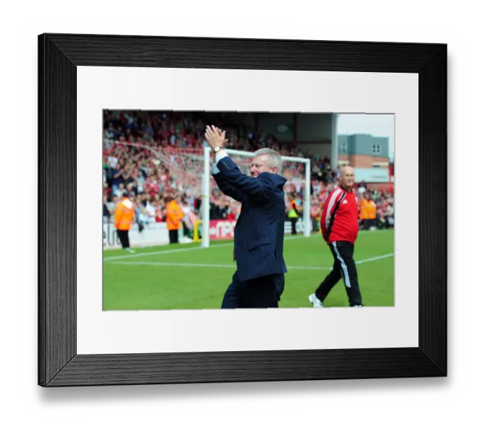 Framed Print : Emotional Steve Lansdown Bids Farewell as Bristol City FC Chairman (vs Hull City, 07-05-2011)