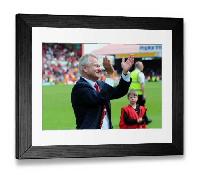 Framed Print : Emotional Farewell: Steve Lansdown Bids Adieu as Bristol City FC Chairman (07-05-2011)