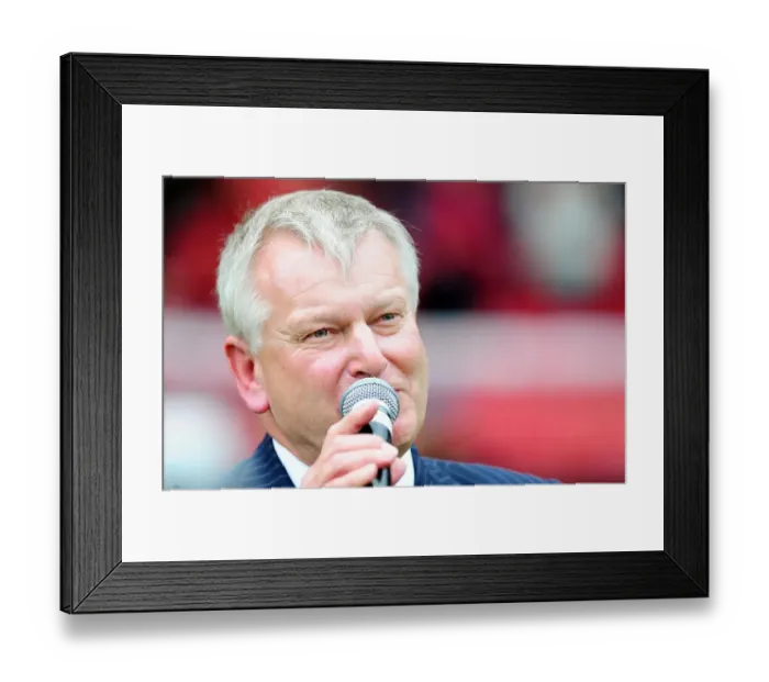 Framed Print : Emotional Farewell: Steve Lansdown's Last Game as Bristol City Chairman (07 / 05 / 2011) Framed Print : Emotional Farewell: Steve Lansdown's Last Game as Bristol City Chairman (07 / 05 / 2011)