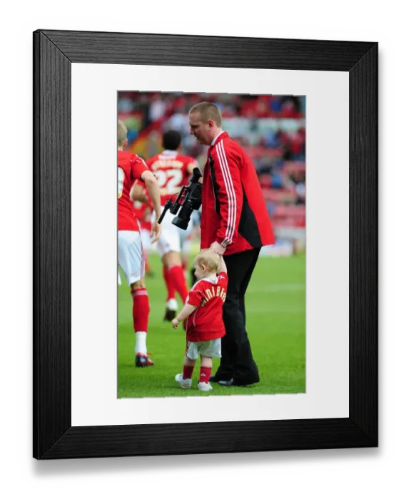 Framed Print : Championship Showdown: Bristol City vs Hull City at Ashton Gate Stadium - May 7, 2011 Framed Print : Championship Showdown: Bristol City vs Hull City at Ashton Gate Stadium - May 7, 2011