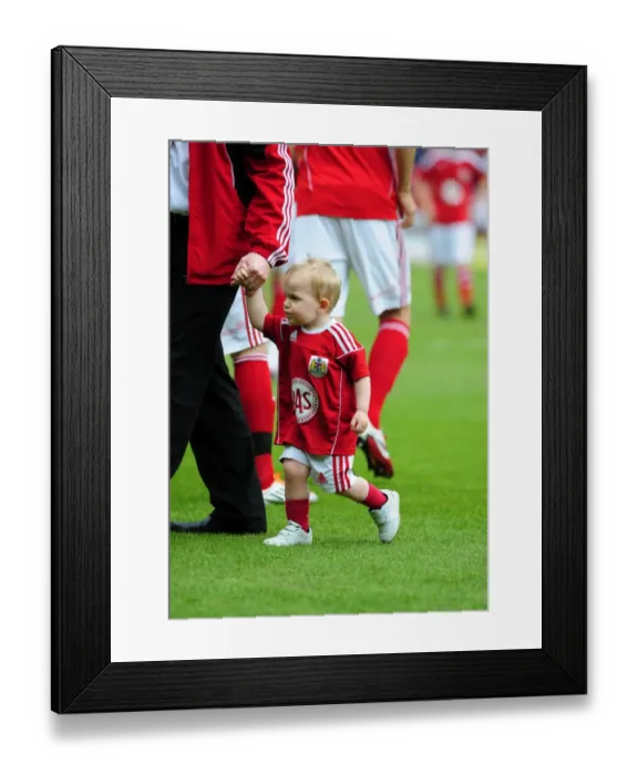 Framed Print : Championship Showdown: Bristol City vs. Hull City at Ashton Gate Stadium (07 / 05 / 2011)