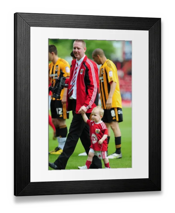 Framed Print : Championship Showdown: Bristol City vs Hull City at Ashton Gate Stadium - May 7, 2011 Framed Print : Championship Showdown: Bristol City vs Hull City at Ashton Gate Stadium - May 7, 2011