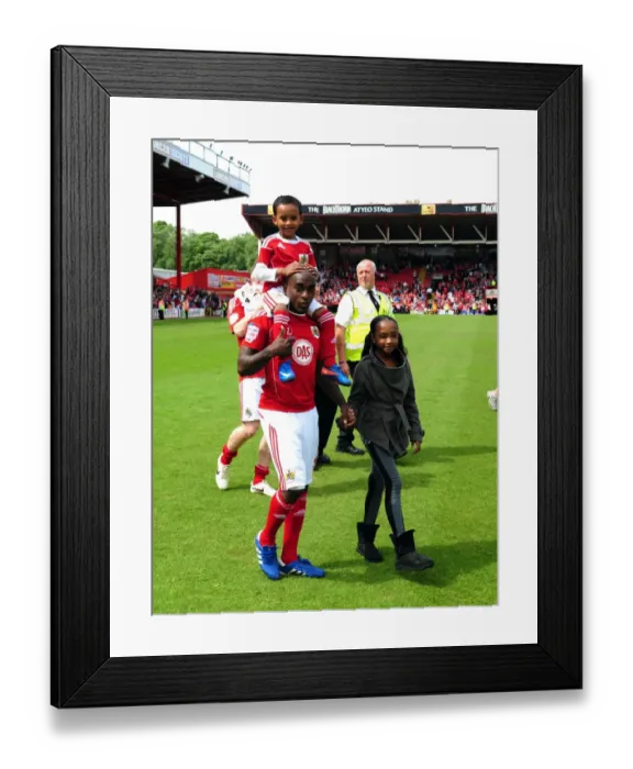 Framed Print : Championship Showdown: Bristol City vs. Hull City at Ashton Gate Stadium (07 / 05 / 2011)