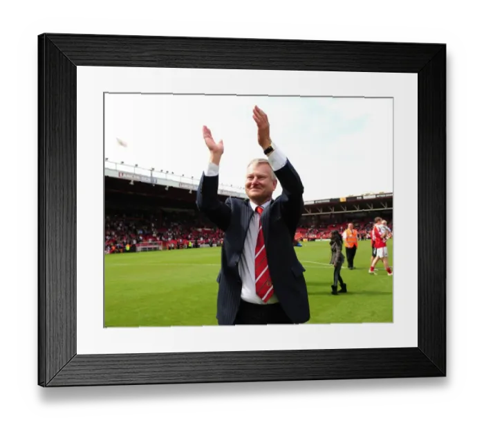 Framed Print : Emotional Steve Lansdown Bids Farewell as Bristol City FC Chairman (07-05-2011)