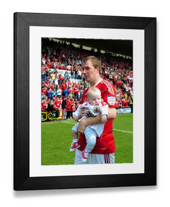 Framed Print : Championship Showdown: Bristol City vs Hull City at Ashton Gate Stadium - May 7, 2011 Framed Print : Championship Showdown: Bristol City vs Hull City at Ashton Gate Stadium - May 7, 2011
