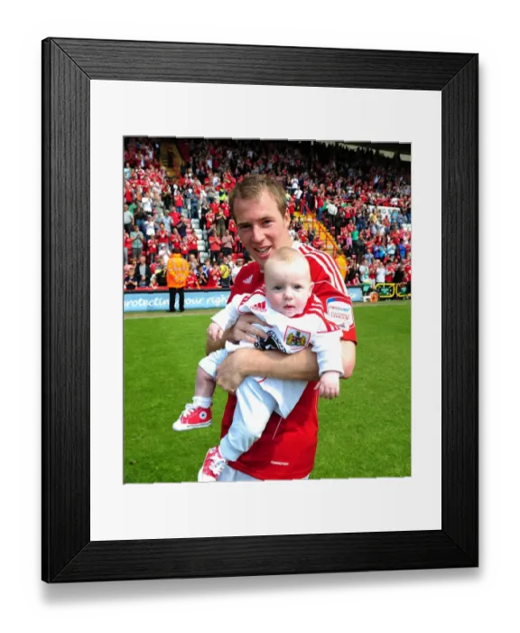 Framed Print : Championship Showdown: Bristol City vs Hull City at Ashton Gate Stadium (07 / 05 / 2011)
