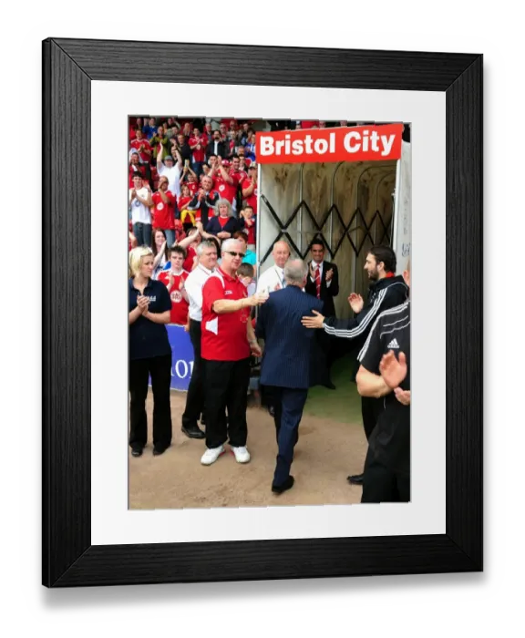 Framed Print : Emotional Steve Lansdown Bids Farewell as Bristol City FC Chairman (vs Hull City, 07 / 05 / 2011) Framed Print : Emotional Steve Lansdown Bids Farewell as Bristol City FC Chairman (vs Hull City, 07 / 05 / 2011)