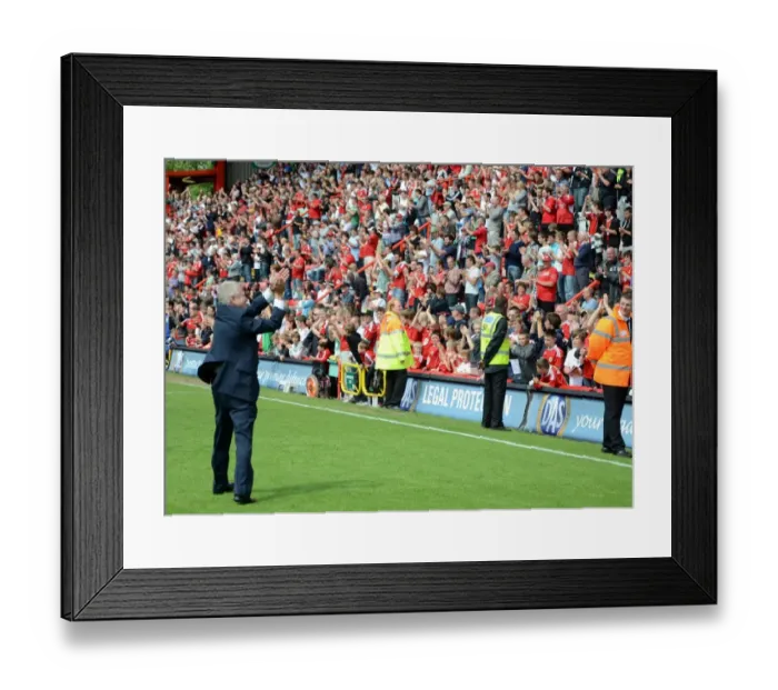 Framed Print : Bristol City vs Hull City: 2010-11 Football Showdown Framed Print : Bristol City vs Hull City: 2010-11 Football Showdown