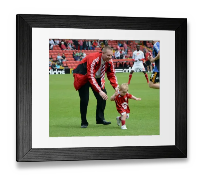 Framed Print : Bristol City vs Hull City: A Football Rivalry - Season 10-11 Framed Print : Bristol City vs Hull City: A Football Rivalry - Season 10-11