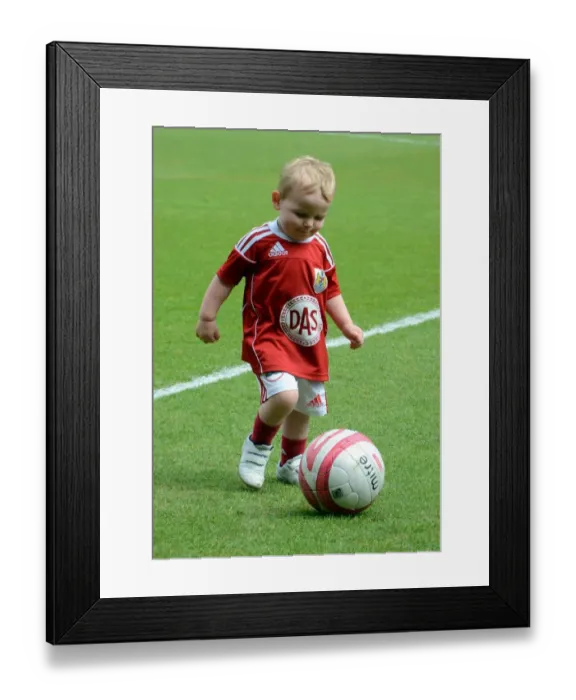 Framed Print : Bristol City vs Hull City: A Football Rivalry - Season 10-11 Framed Print : Bristol City vs Hull City: A Football Rivalry - Season 10-11