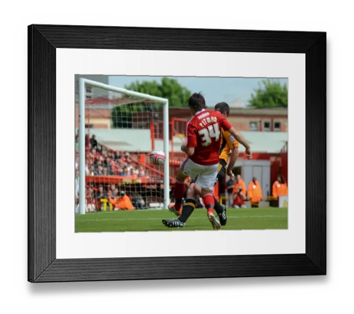 Framed Print : Football Rivalry: Bristol City vs Hull City - Season 10-11 Framed Print : Football Rivalry: Bristol City vs Hull City - Season 10-11