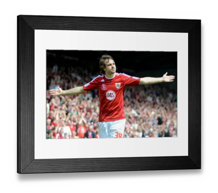 Framed Print : Football Rivalry: Bristol City vs Hull City - Season 10-11