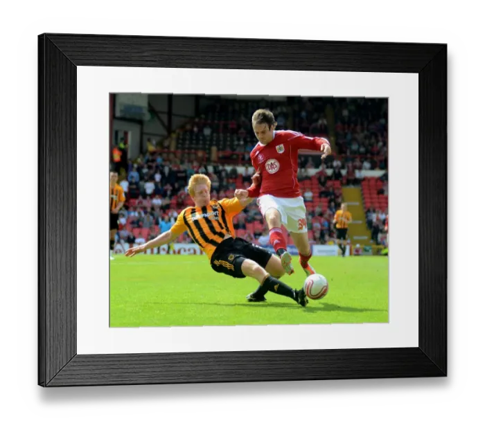 Framed Print : Bristol City vs Hull City: Showdown in Season 10-11 Framed Print : Bristol City vs Hull City: Showdown in Season 10-11