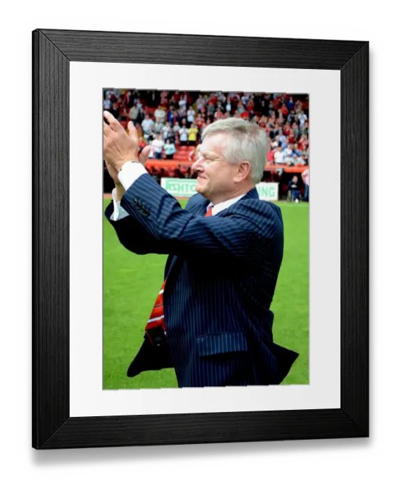 Framed Print : Bristol City vs Hull City: Unleashing the Rivalry - Season 10-11