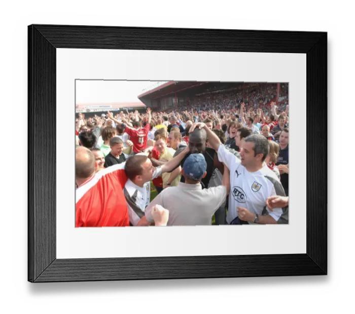 Framed Print : Enoch Fans-Promotion Framed Print : Enoch Fans-Promotion