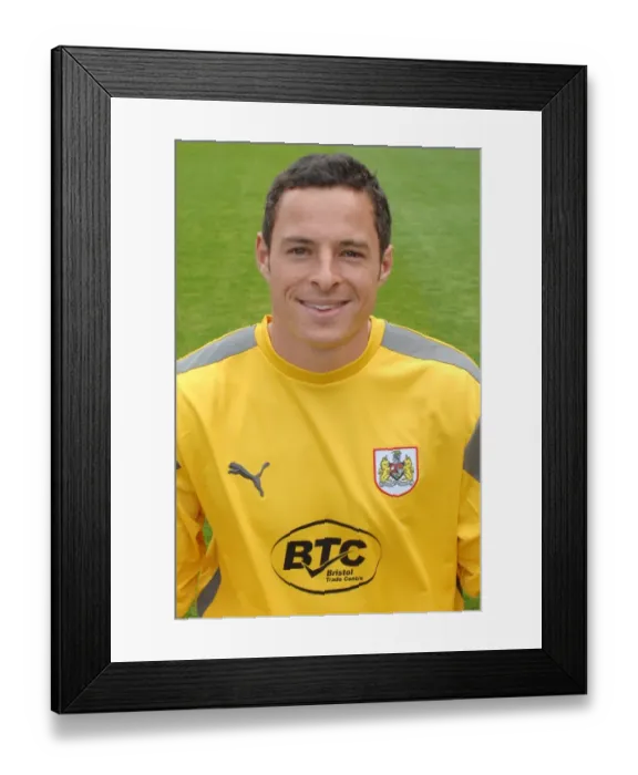 Framed Print : Bristol City FC: Chris Weale in Action Framed Print : Bristol City FC: Chris Weale in Action
