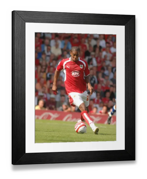 Framed Print : Marvin Elliott in Action for Bristol City Against QPR