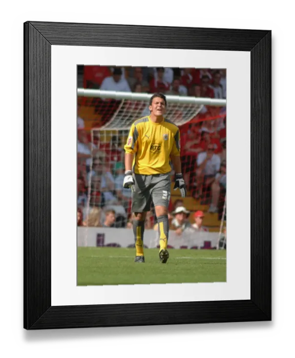 Framed Print : Stephen Henderson in Action: Bristol City vs QPR