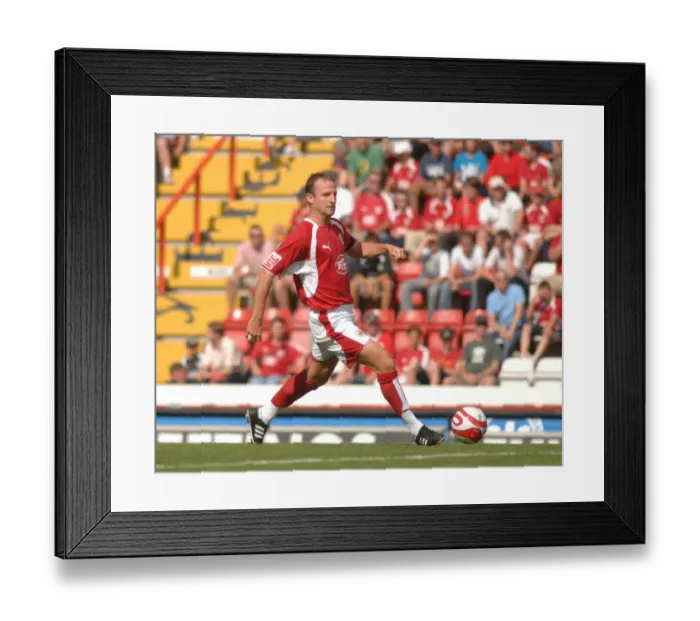 Framed Print : Louis Carey in Action for Bristol City Against QPR Framed Print : Louis Carey in Action for Bristol City Against QPR