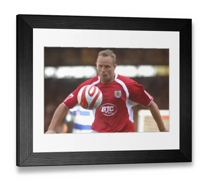 Framed Print : Bristol City vs QPR: Lee Trundle in Action