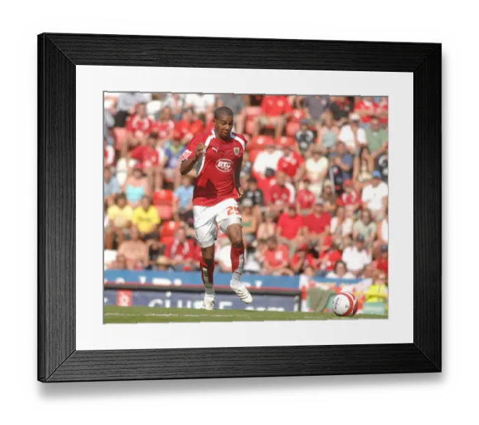 Framed Print : Bristol City vs QPR: Marvin Elliott in Action Framed Print : Bristol City vs QPR: Marvin Elliott in Action