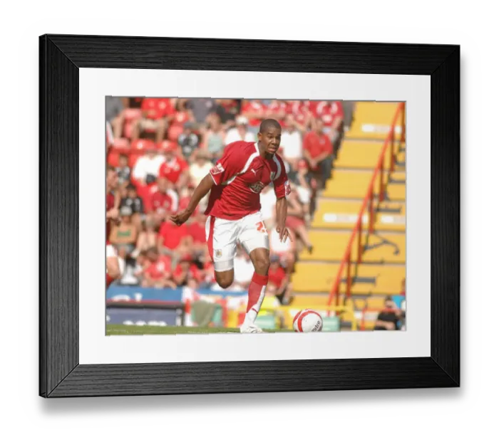 Framed Print : Marvin Elliott: Clash at the City Ground - Bristol City vs QPR