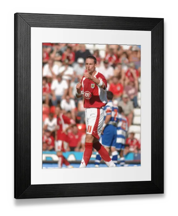 Framed Print : McIndoe thumbs 2 Framed Print : McIndoe thumbs 2