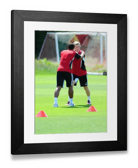 Framed Print : Bristol Citys Martyn Woolford and Bristol Citys Nicky Maynard Framed Print : Bristol Citys Martyn Woolford and Bristol Citys Nicky Maynard