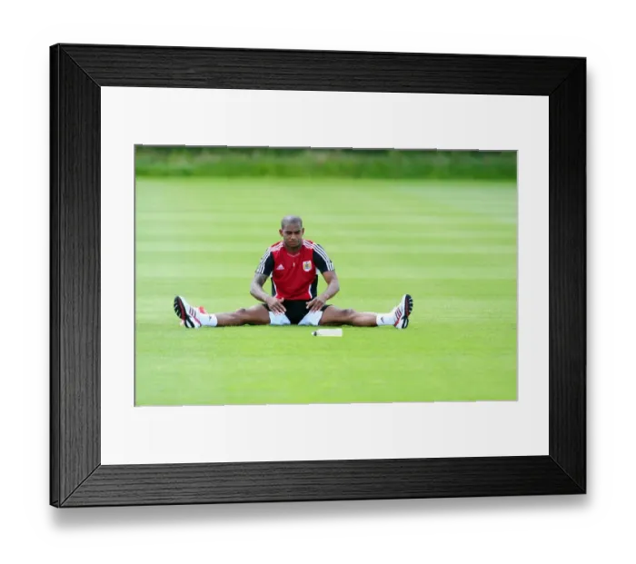 Framed Print : Marvin Elliott of Bristol City: Focused during Pre-season Training
