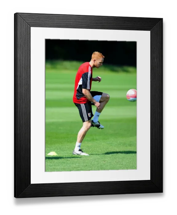 Framed Print : Bristol City's Ryan Taylor in Focus: Pre-Season Training Intensity Framed Print : Bristol City's Ryan Taylor in Focus: Pre-Season Training Intensity